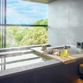 星野リゾート「界 遠州」に煎茶×温泉の新客室「茶ごもり特別室」誕生──89㎡露天風呂付き、50通りの煎茶体験