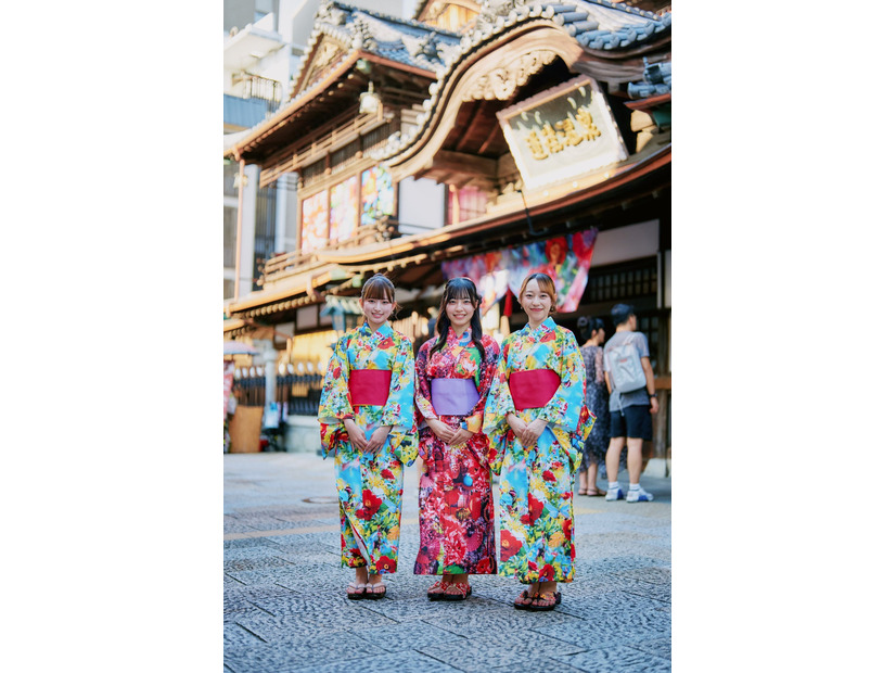 道後温泉本館にて（モデル：2026年度松山マドンナ大使）
