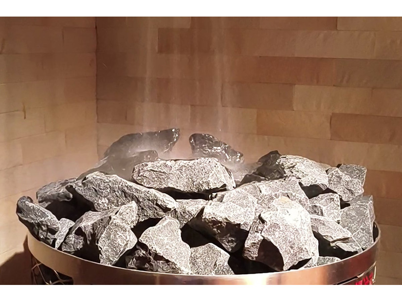 空港でサウナをもっと深く楽しめる──新千歳空港温泉がオートロウリュ導入＋「サ飯」提供を開始