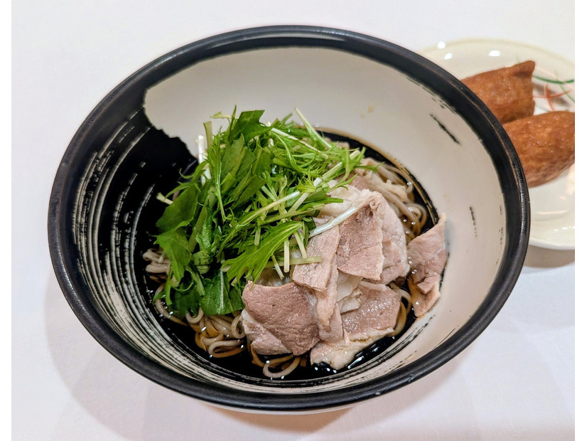 空港でサウナをもっと深く楽しめる──新千歳空港温泉がオートロウリュ導入＋「サ飯」提供を開始