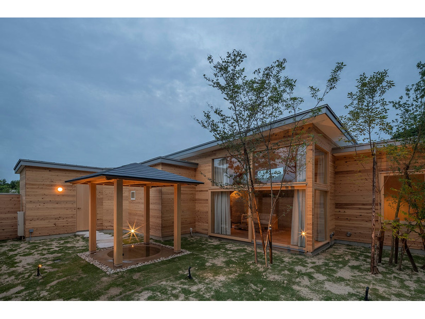 マルニ木工×ONE SAUNA「kupu sauna」が三重・湯の山温泉「素粋居」に世界初導入——木刻・石砬の2棟に家具品質のサウナが誕生