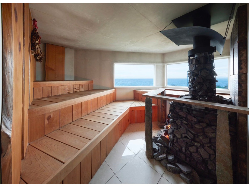 湘南の海・サウナ・アートがひとつに——竜泉寺の湯×Sea Sauna Shack×Ryu Ambeトリプルコラボが7月4日スタート