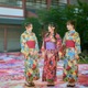 蜷川実花デザインの浴衣、道後温泉の宿11軒でレンタル開始 「椿」「和傘」2柄が街歩きを彩る 画像